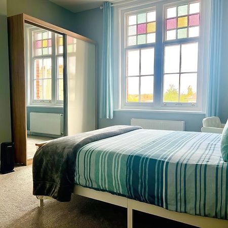 Lovely 2 Bed 2 Bath Flat With Free Parking 풀 외부 사진