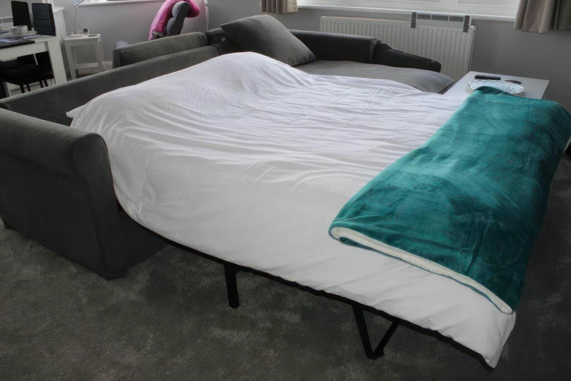 Lovely 2 Bed 2 Bath Flat With Free Parking 풀 외부 사진