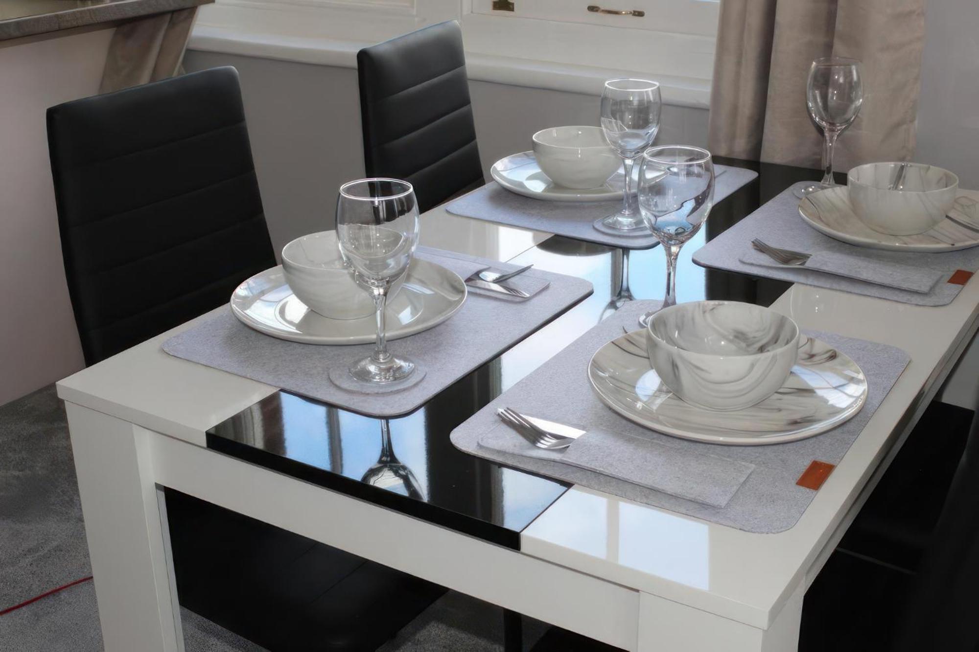 Lovely 2 Bed 2 Bath Flat With Free Parking 풀 외부 사진
