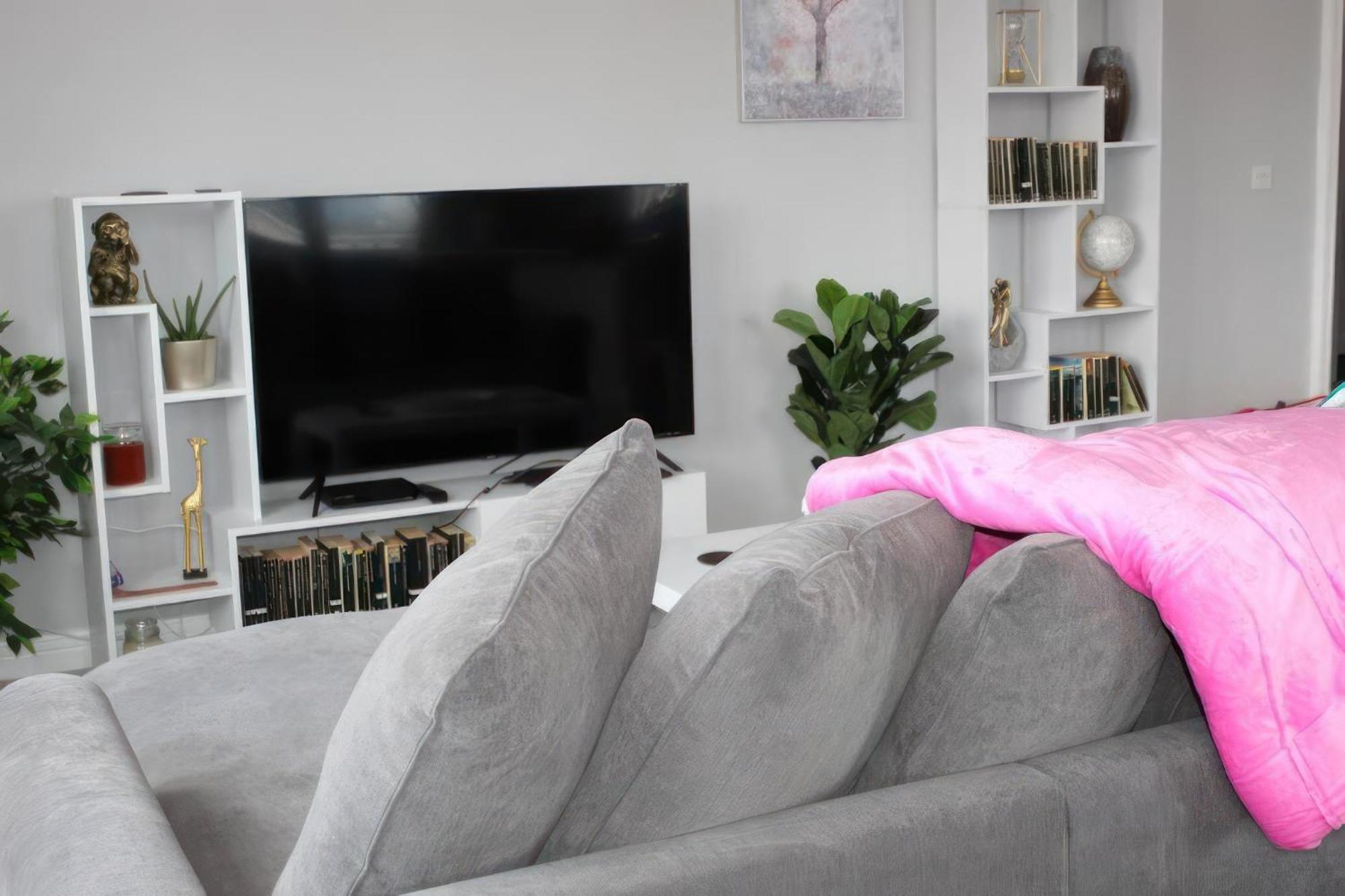 Lovely 2 Bed 2 Bath Flat With Free Parking 풀 외부 사진