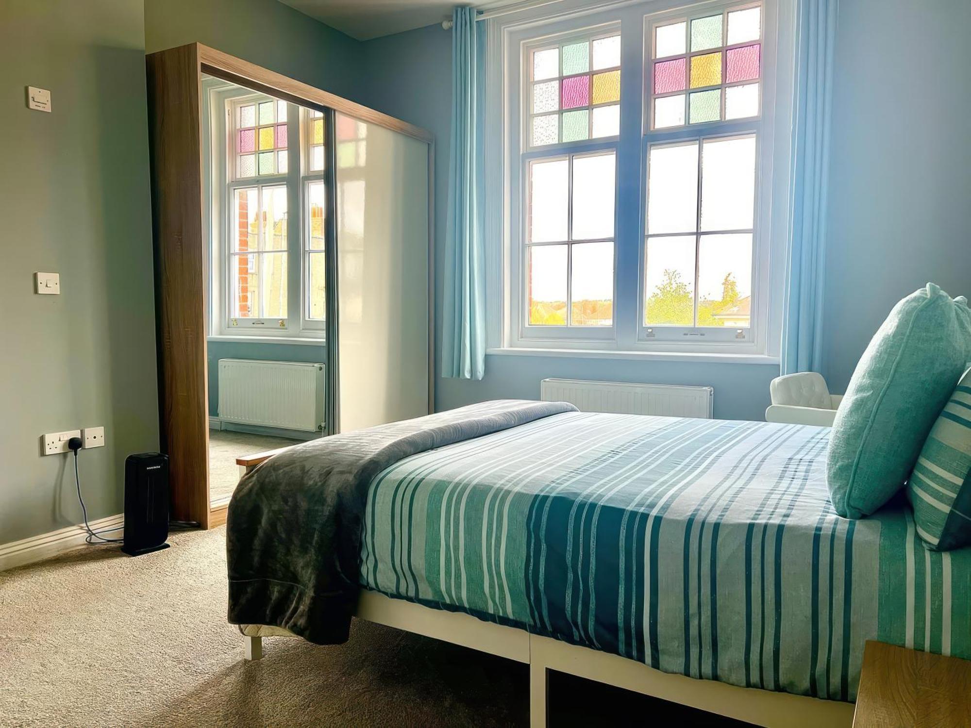 Lovely 2 Bed 2 Bath Flat With Free Parking 풀 외부 사진