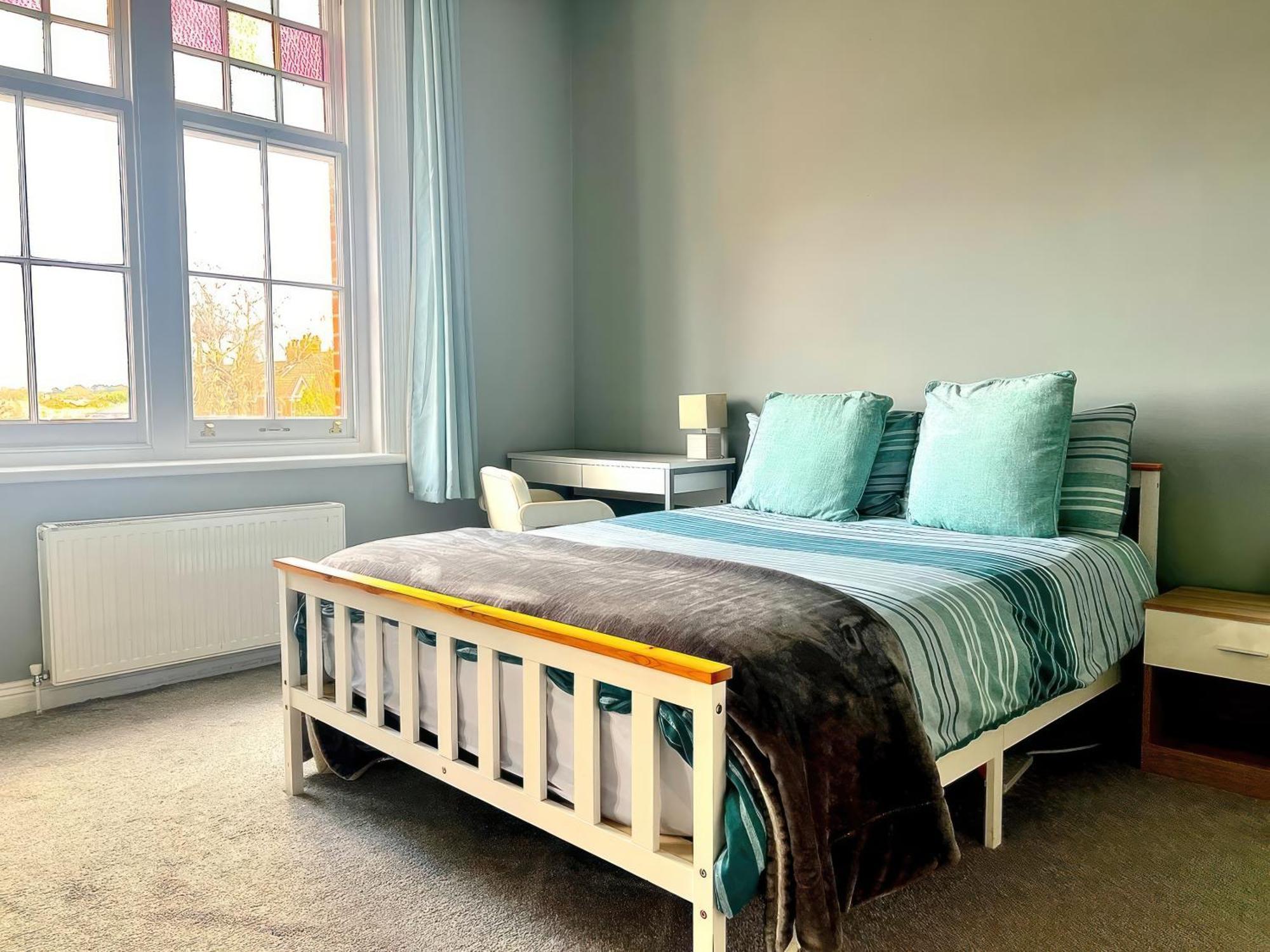 Lovely 2 Bed 2 Bath Flat With Free Parking 풀 외부 사진