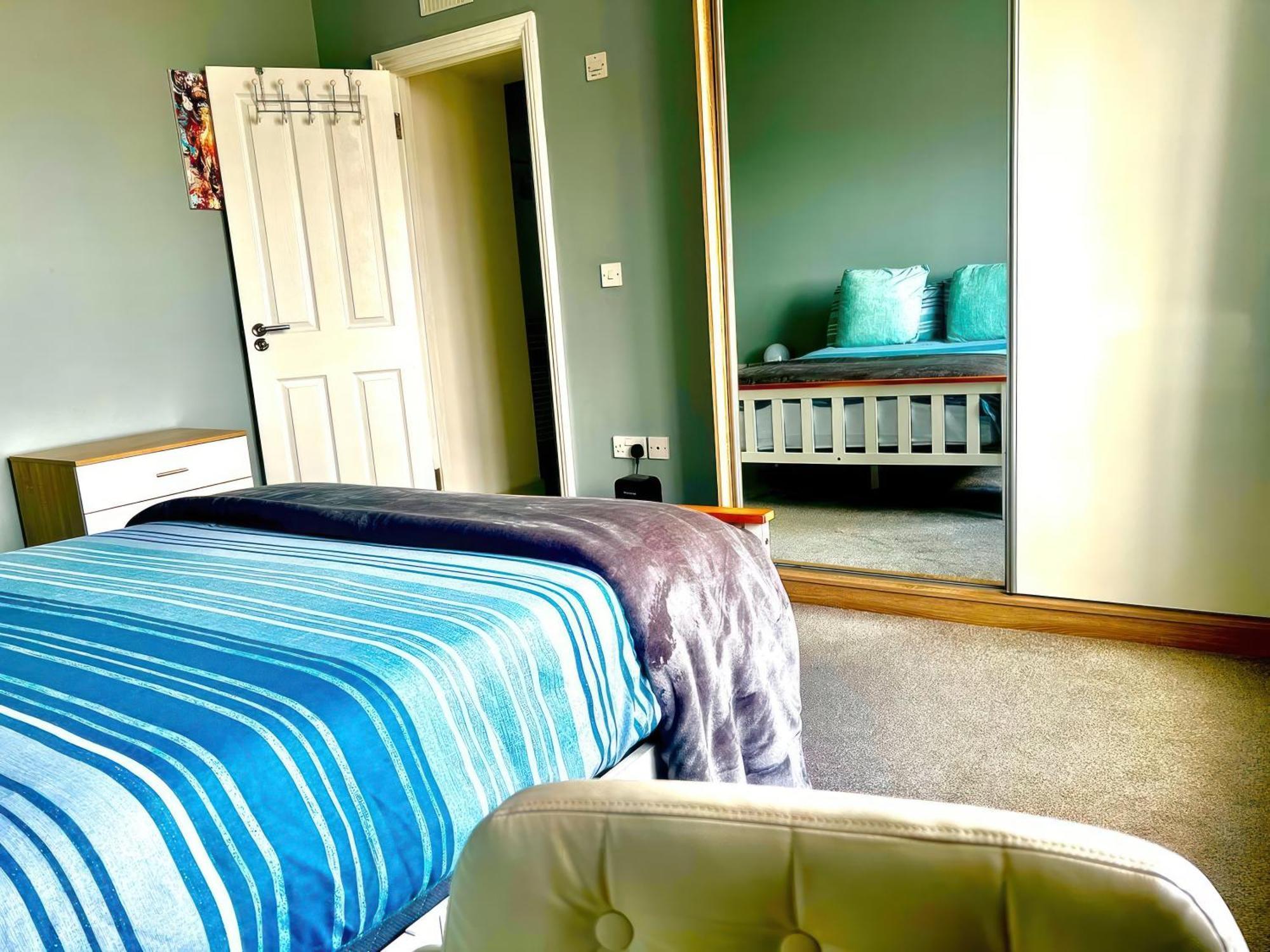 Lovely 2 Bed 2 Bath Flat With Free Parking 풀 외부 사진