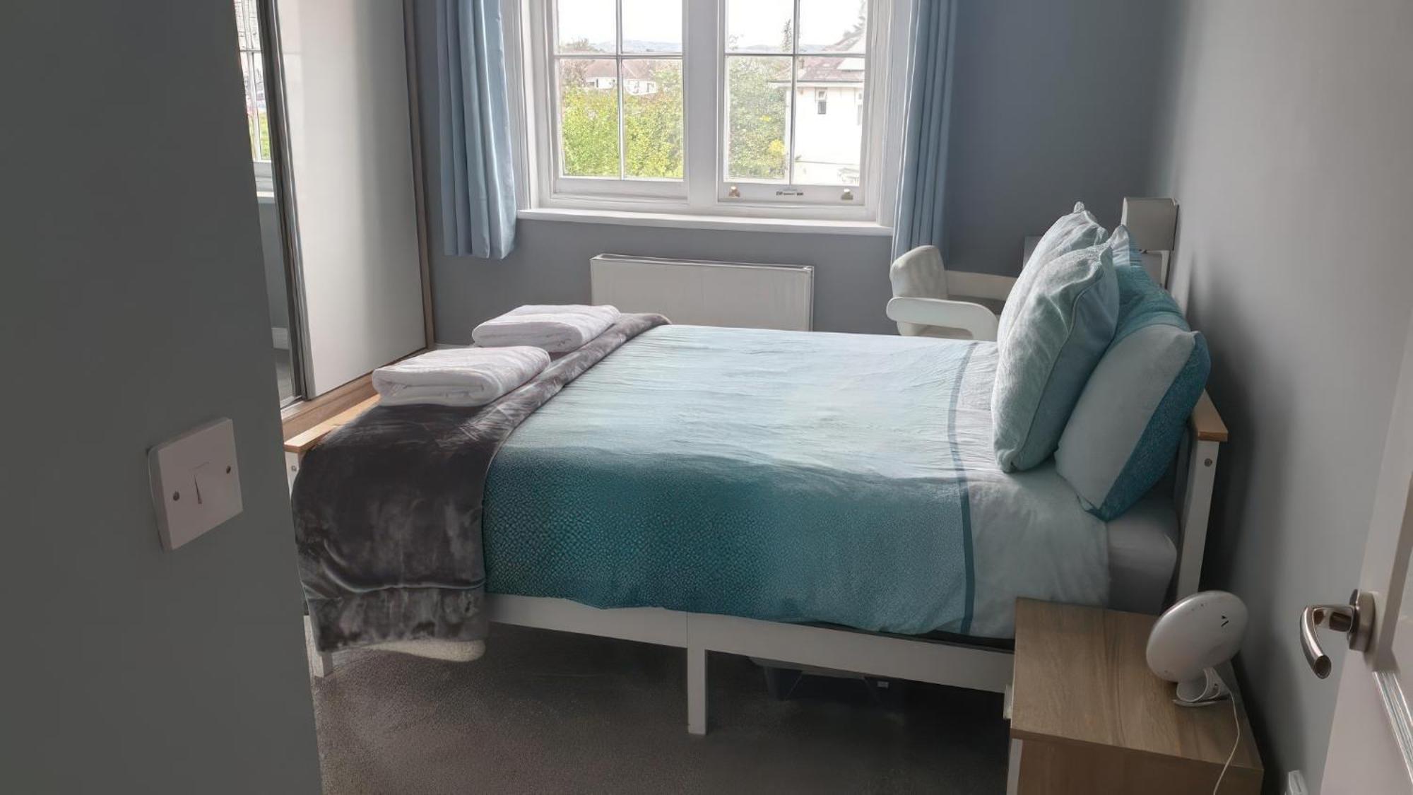 Lovely 2 Bed 2 Bath Flat With Free Parking 풀 외부 사진