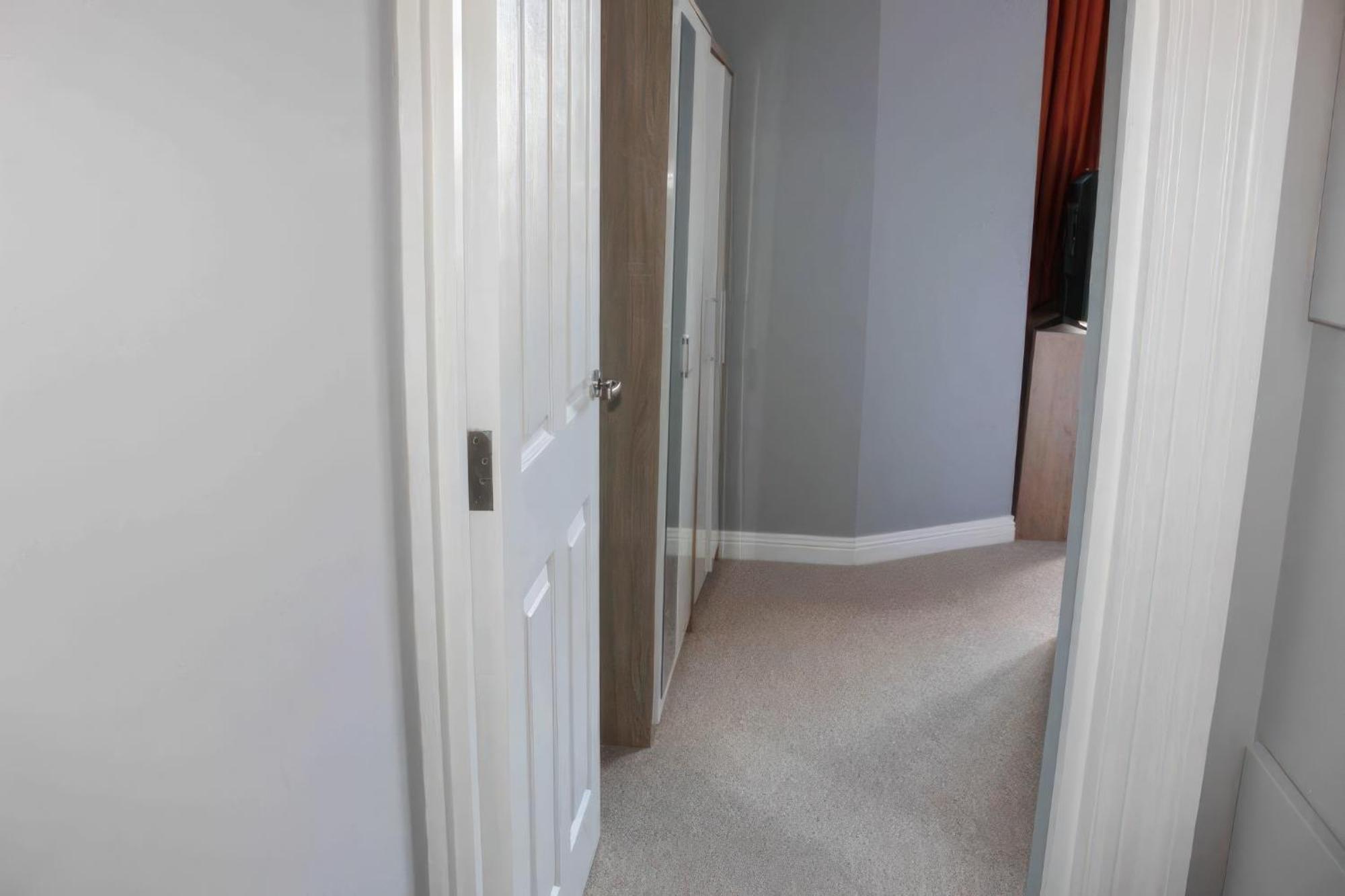 Lovely 2 Bed 2 Bath Flat With Free Parking 풀 외부 사진