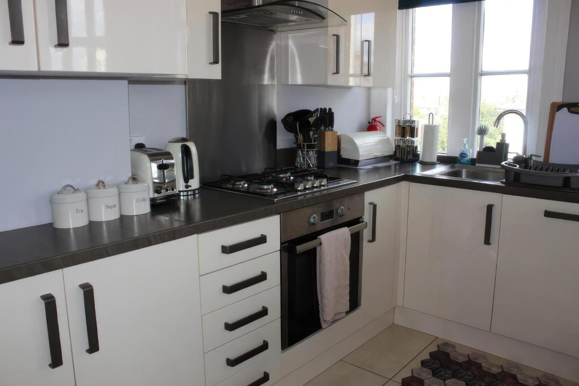 Lovely 2 Bed 2 Bath Flat With Free Parking 풀 외부 사진