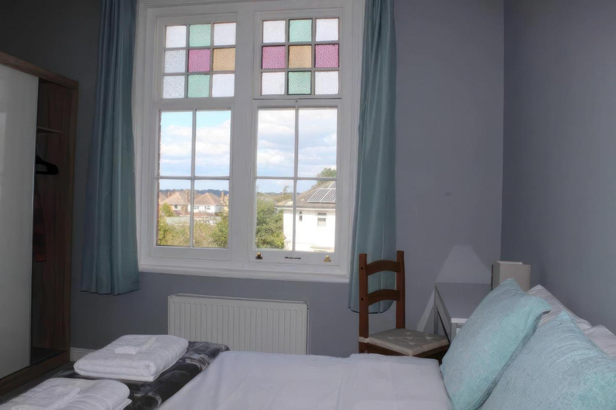Lovely 2 Bed 2 Bath Flat With Free Parking 풀 외부 사진