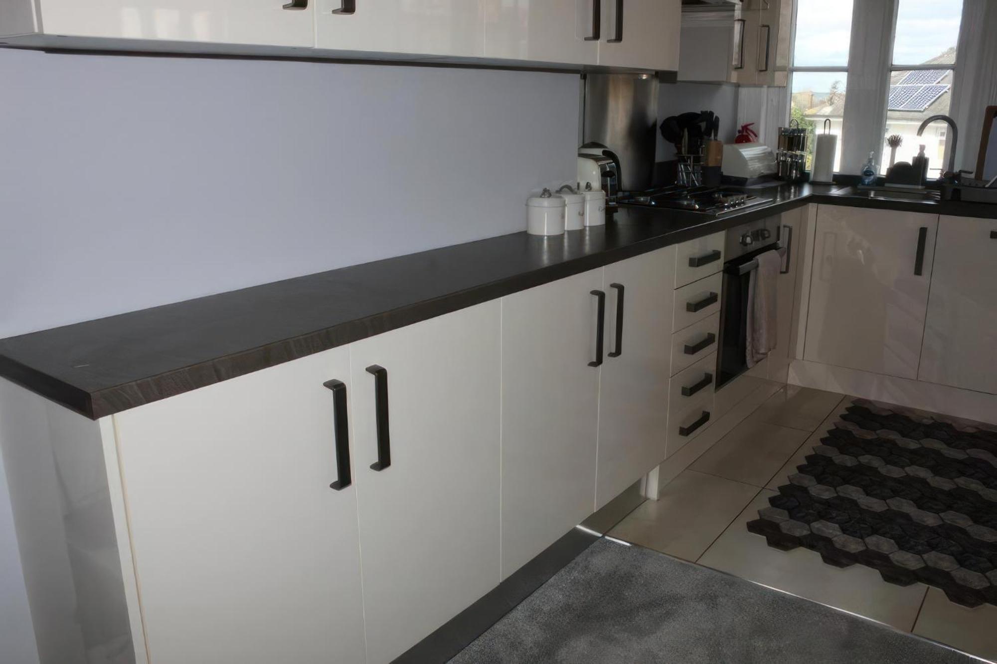 Lovely 2 Bed 2 Bath Flat With Free Parking 풀 외부 사진